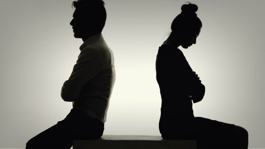 زوجي يعاني ضعفا جنسيا .. هل يجوز طلاقي منه؟