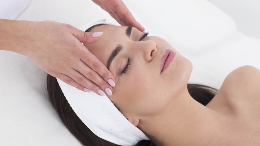 العناية بالبشرة