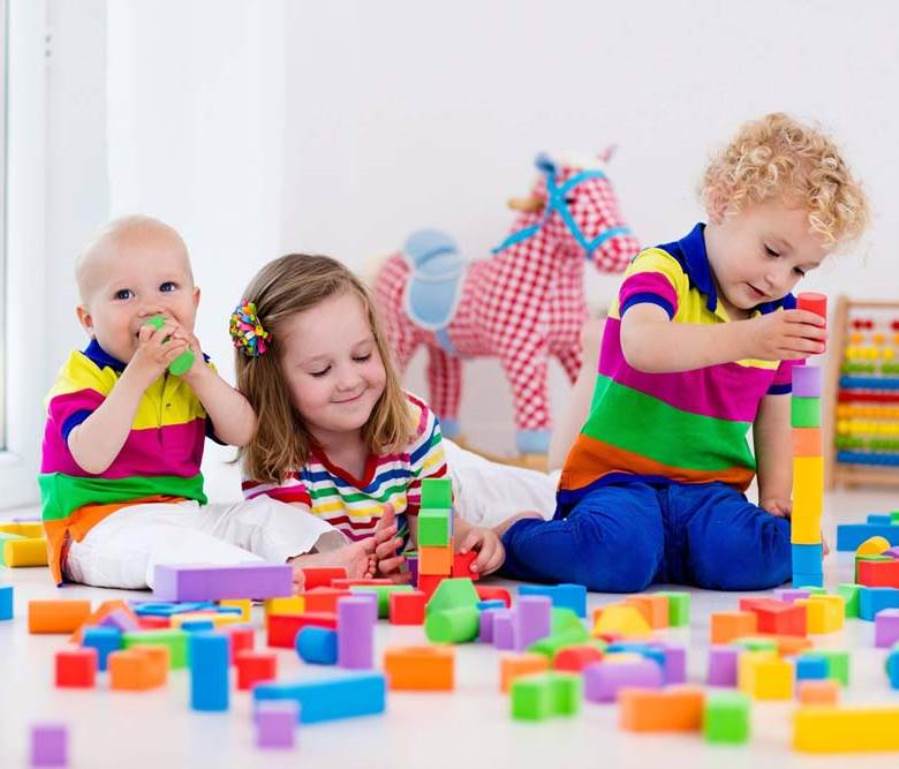دراسة أمريكية تحذر من خطورة الألعاب البلاستيكية على صحة الأطفال