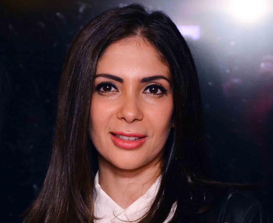 منى زكي تكشف سر توقف مشروعها الفني في السعودية