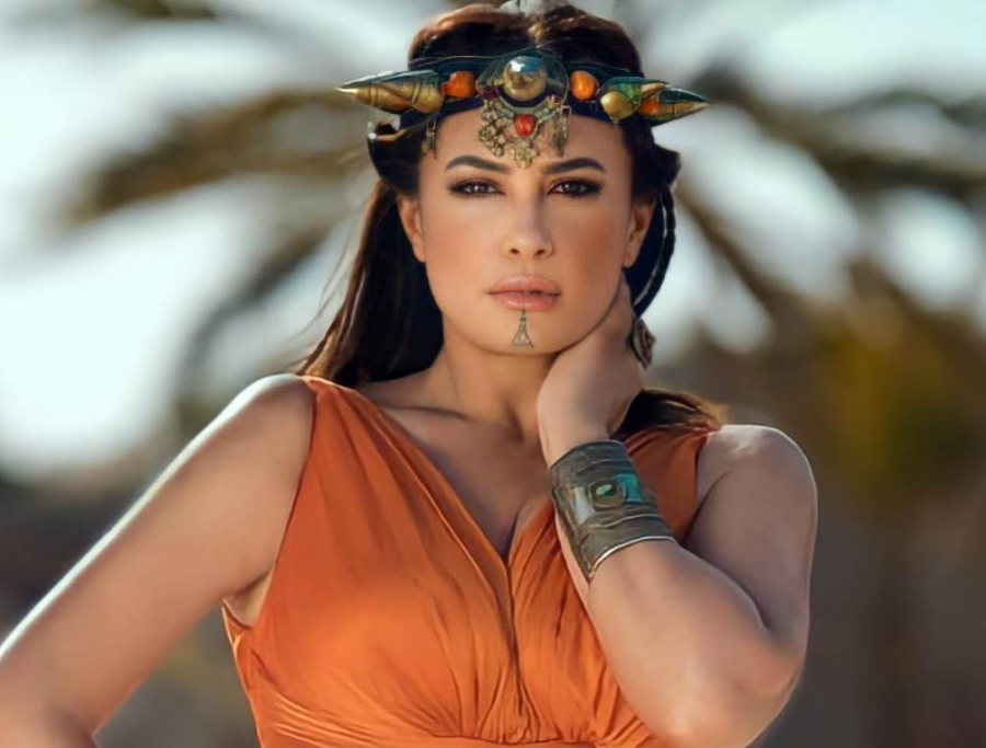 شاهد .. هند صبري تتألق في موكب المومياوات الملكية