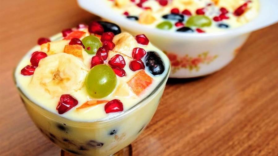 كاسترد بالفواكه والبسكويت