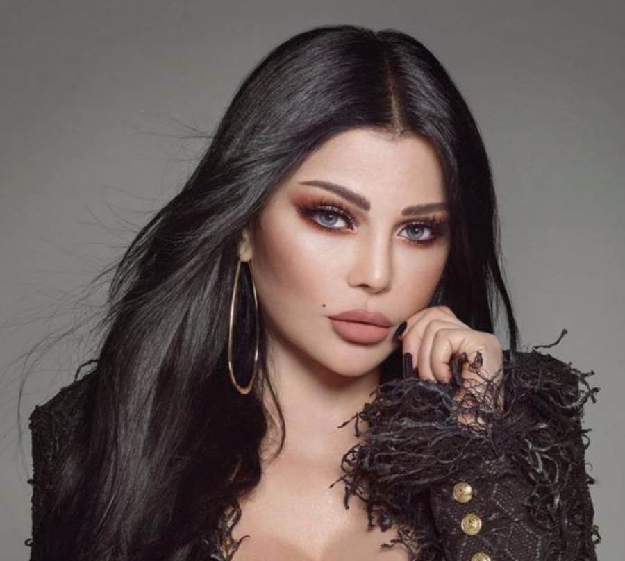 هيفاء وهبي تخطف الأنظار بفستان فوق الركبة