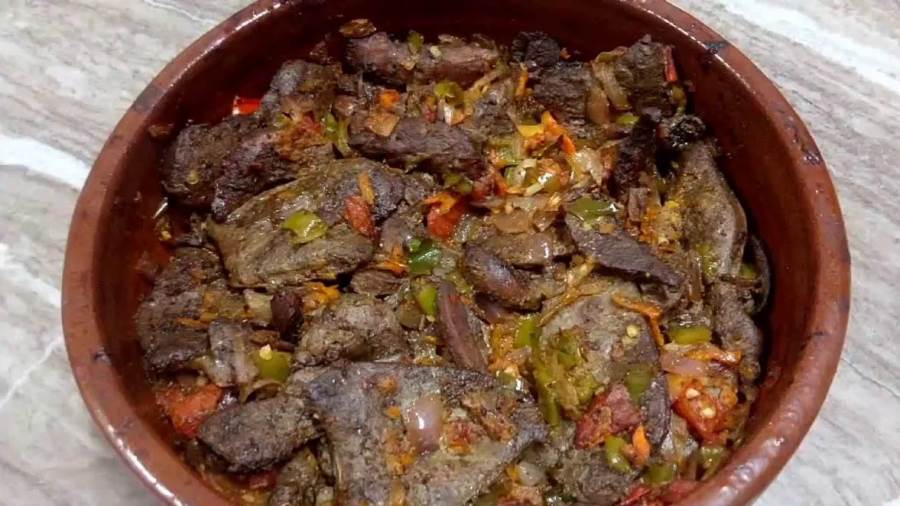 طاجن الكبدة بالطماطم