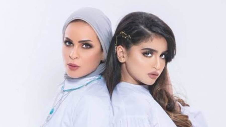 حلا الترك ووالدتها