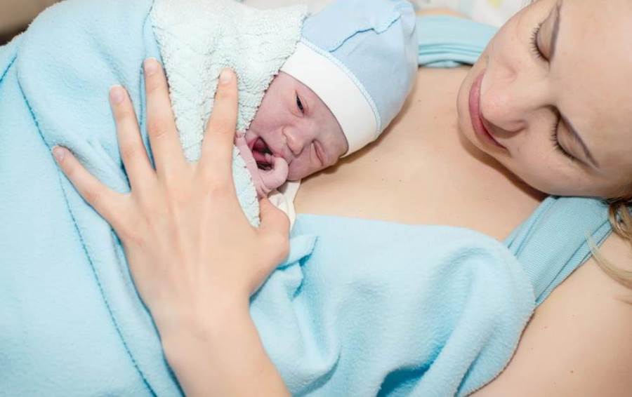 ما هي أسباب الولادة المبكرة وتأثيرها على الطفل؟