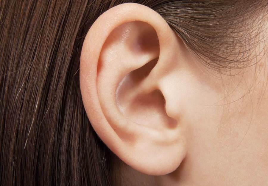 ابتكار "عدسات سمعية لاصقة" لحل مشكلات السمع
