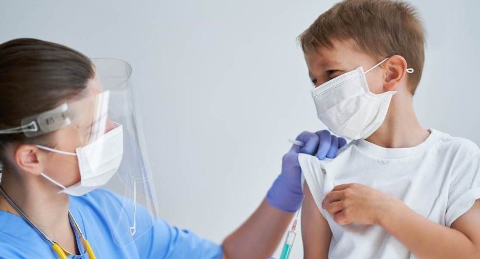 متى يجب تطعيم الأطفال ضد فيروس كورونا؟
