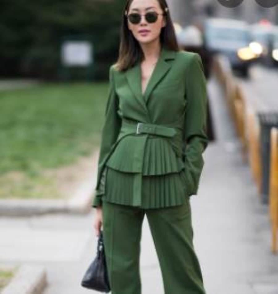 اللون الأخضر يتربع على عرش الموضة النسائية فى خريف 2021