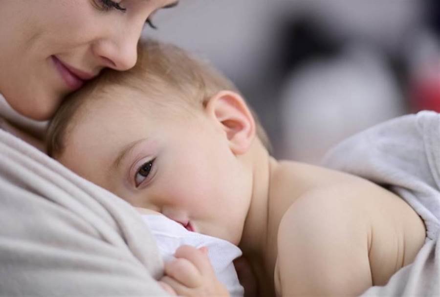 هل تعلمي أن حليب الثدى للأمهات الحاصلات على لقاحات كورونا يحمى الرضع من العدوى؟