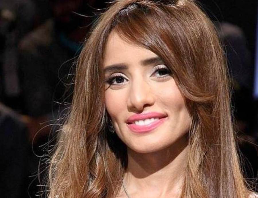  زينة تثير الجدل بإطلالة جريئة