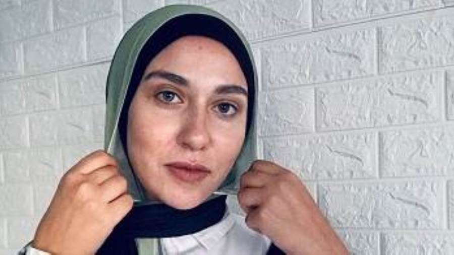 ارتداء البندانة السوداء