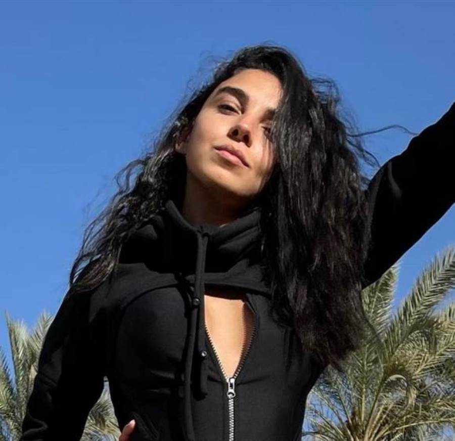  سلمي أبو ضيف تتألق في احدث ظهور لها من السعودية بالأحمر النارى