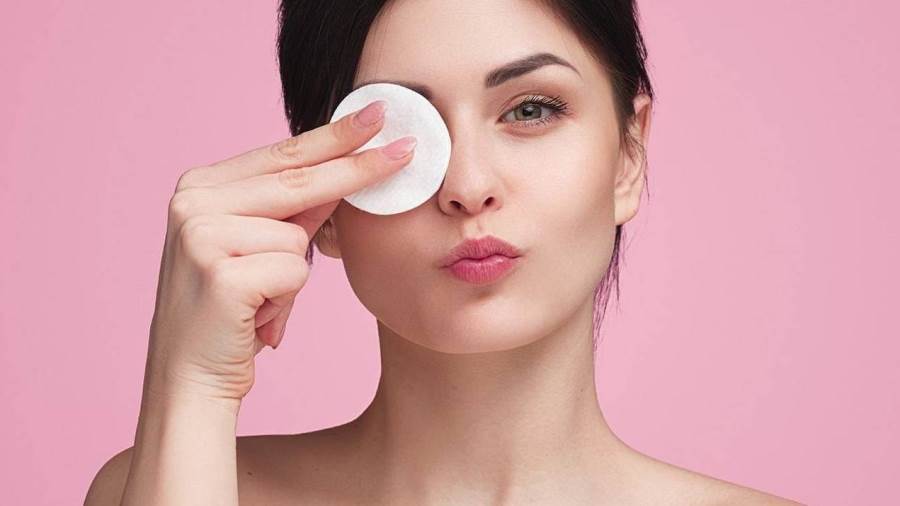 إزالة المكياج