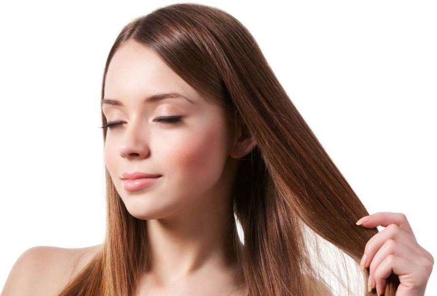أخصائية تجميل تكشف أسباب جفاف الشعر
