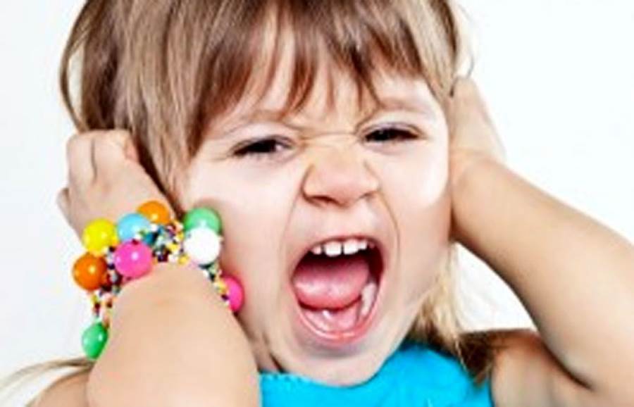 4 نصائح مهمة تفيدك لإحتواء عصبية طفلك 