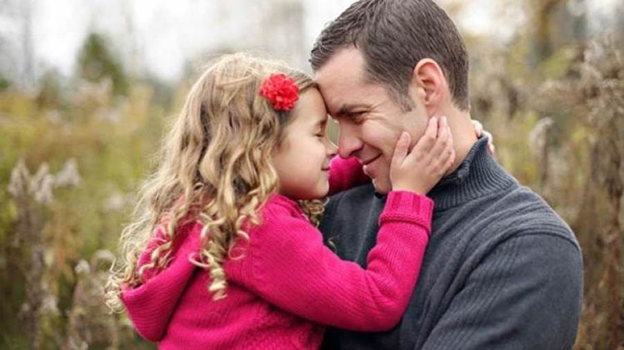 ماتحتاجة البنت من والدها