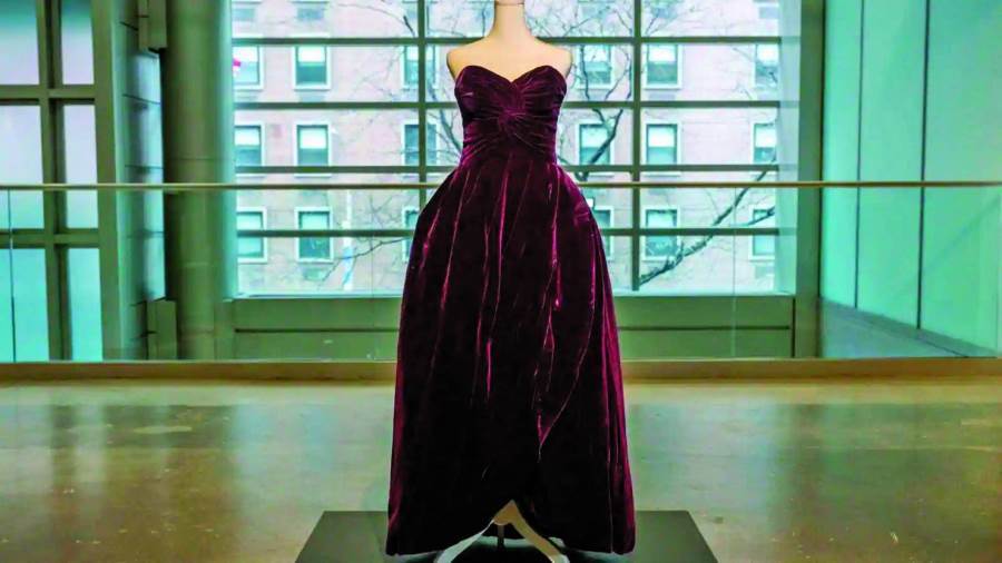فستان الأميرة ديانا تخطى سعره الـ600 ألف دولار