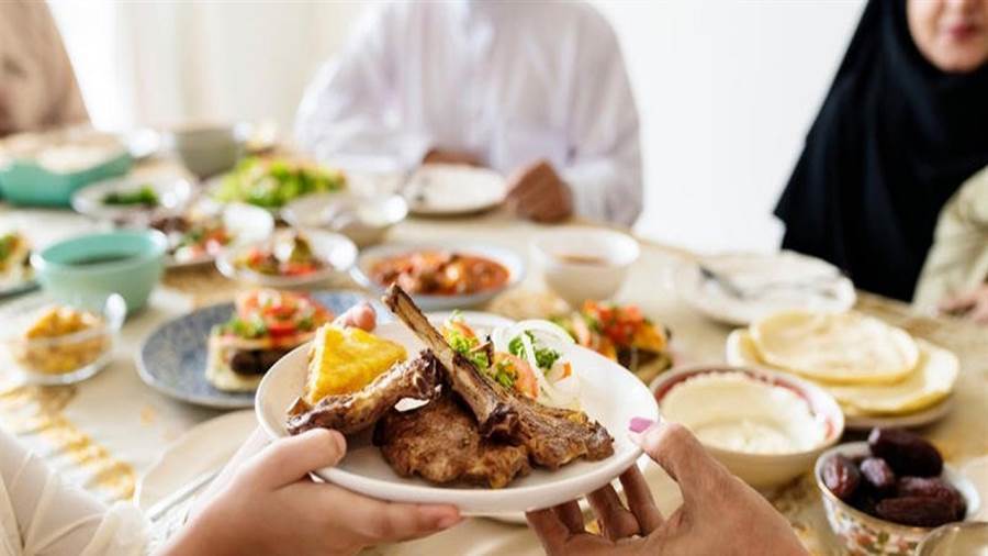 عادات غذائية خاطئة خلال رمضان.. تجنبيها