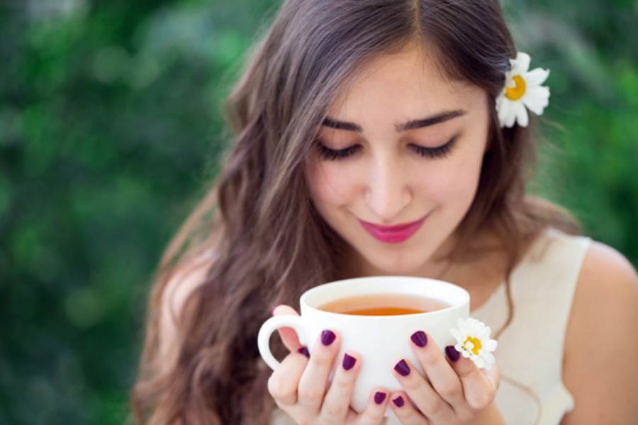 هل الإفراط في تناول الشاي الأخضر مضر للبشرة والشعر؟