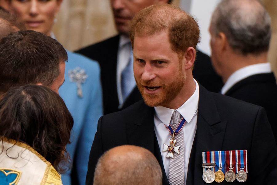 الأمير هاري يترك لندن بعد ساعات من تتويج الملك تشارلز