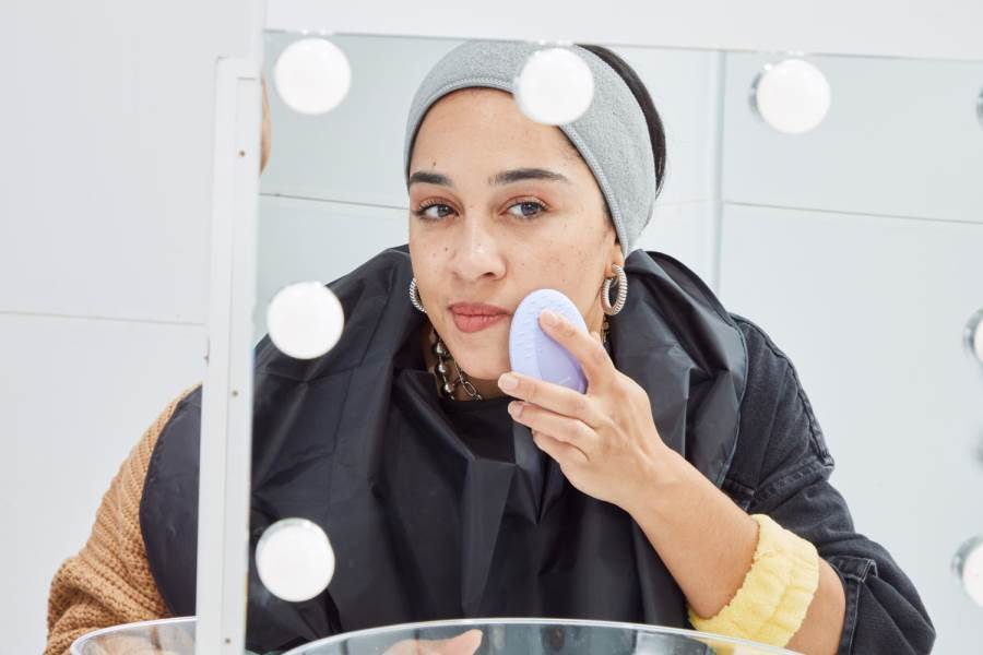 ما هي أنواع فراشي تنظيف الوجه؟ وكيفية استخدامها