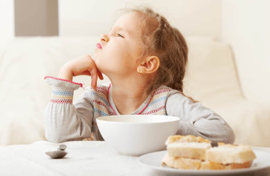 7 نصائح لمساعدة طفلك العنيد على تناول طعام صحي