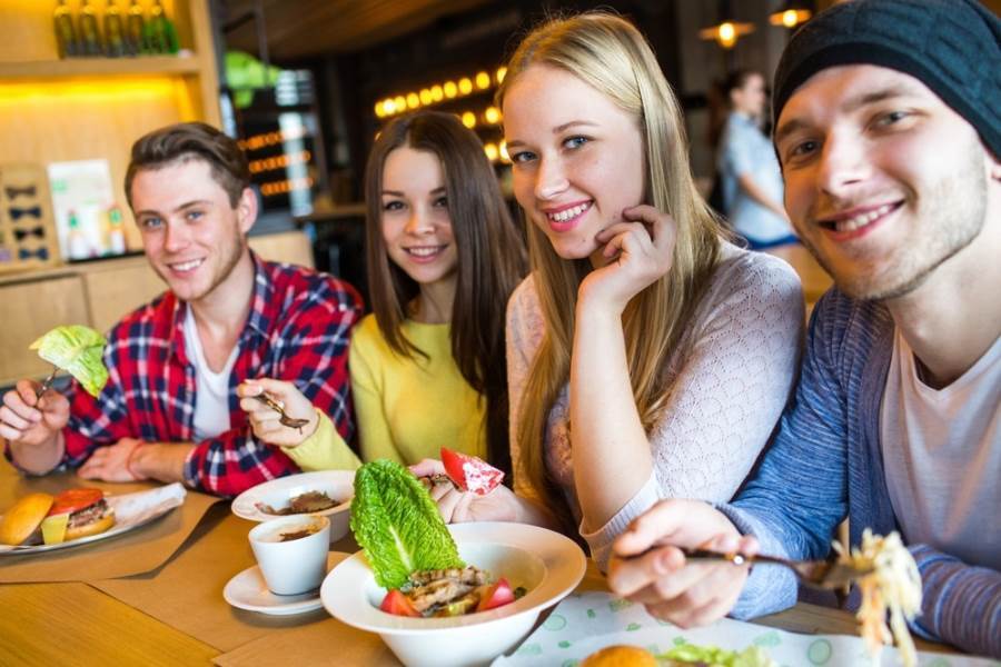 7 عناصر غذائية ضرورية لصحة ونمو المراهقين