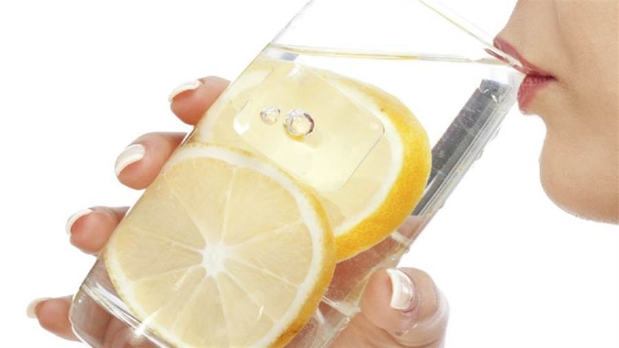 الماء والليمون لإنقاص الوزن.. أسطورة أم حقيقة؟