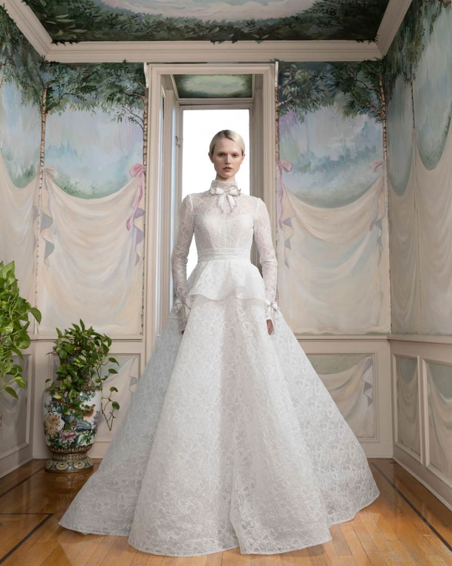 موديلات فساتين زفاف ملكية من أشهر دور الأزياء العالمية