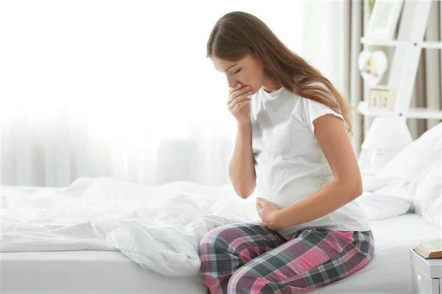  5 أسباب لمعاناة المرأة الحامل من الغثيان الصباحي