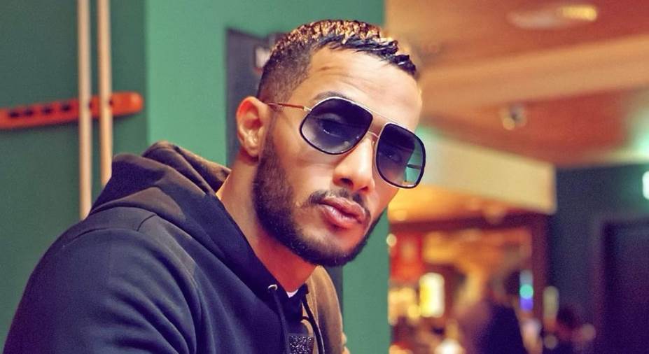 محمد رمضان يستعرض مهاراته في كرة القدم ويحتفل على طريقة كريستيانو