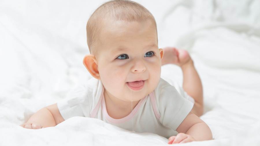 هل سيلان لعاب الرضيع حالة طبيعية؟