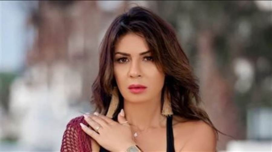 نجلاء بدر توثّق لحظات إجرائها عملية تجميل.. فيديو