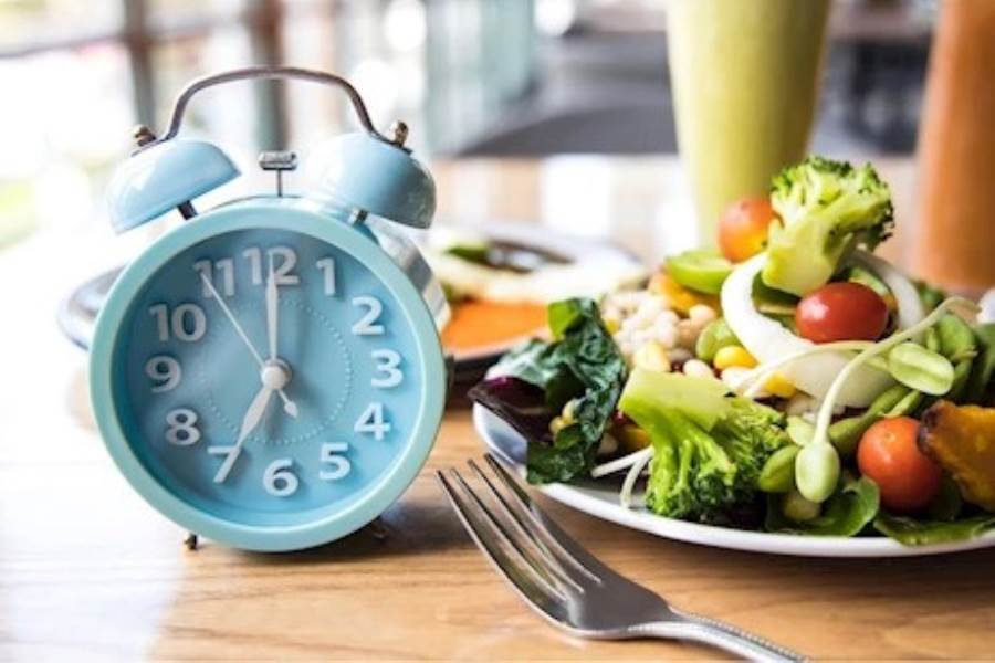 10 أخطاء تجنبيها في وجبة العشاء.. تزيد الوزن