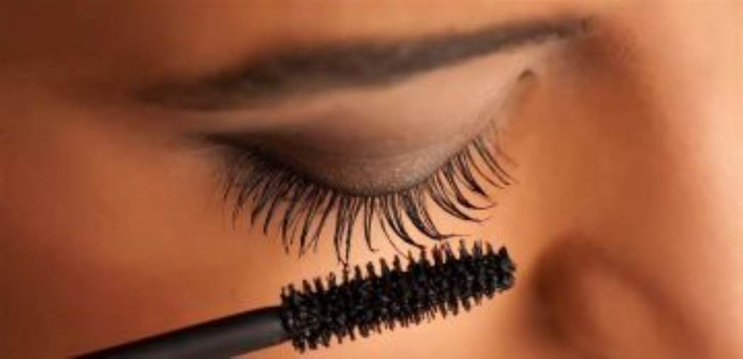 إليكِ أفضل أنواع الماسكارا المقاومة للماء لصيف 2025