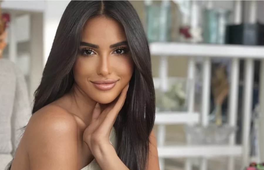 آية سماحة تهاجم الفنانة مشيرة إسماعيل بسبب عيادة كلاب!