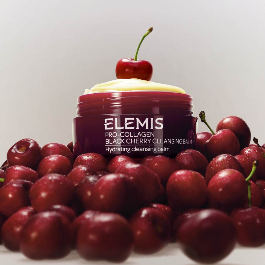 جديد من ماركة ELEMIS.. بلسم إزالة المكياج برائحة الكرز الأسود