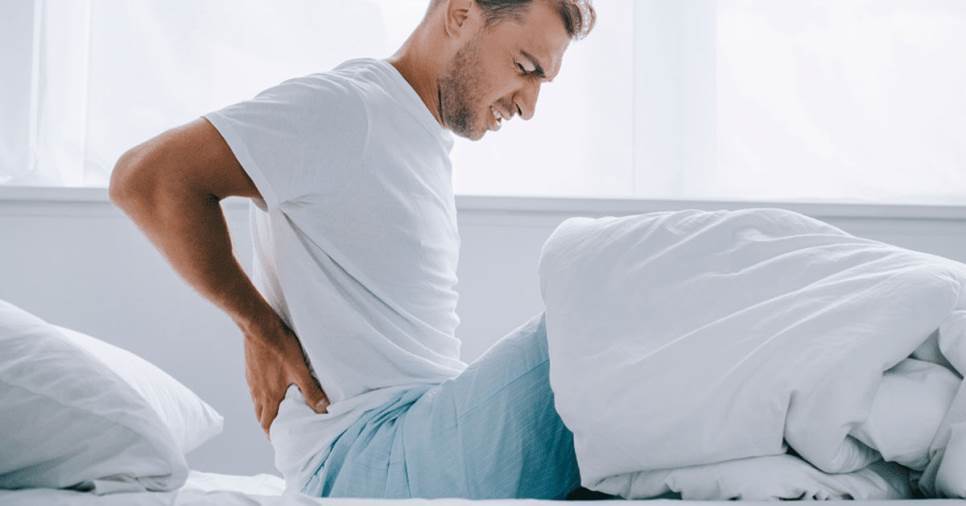 ما هي أسباب ألم الظهر عند الاستيقاظ من النوم؟