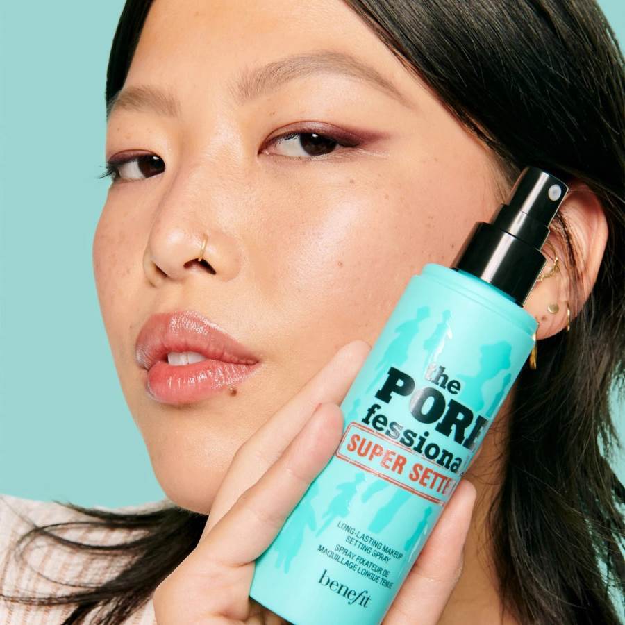 إليك بخّاخ تثبيت المكياج The POREfessional: Super Setter من بنفت