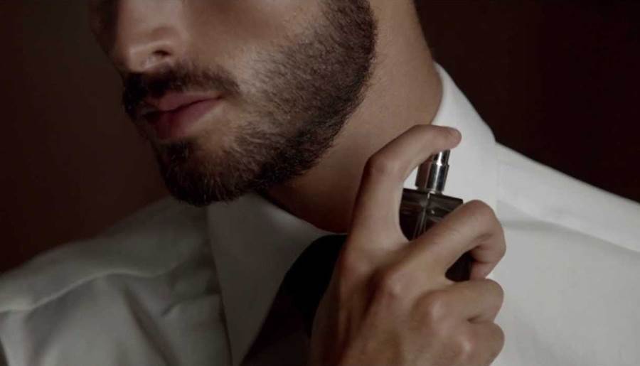 إليك أبرز طرق تثبيت العطر ليدوم طويلاً