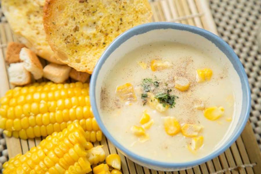 طريقة عمل شوربة الذرة الصحية