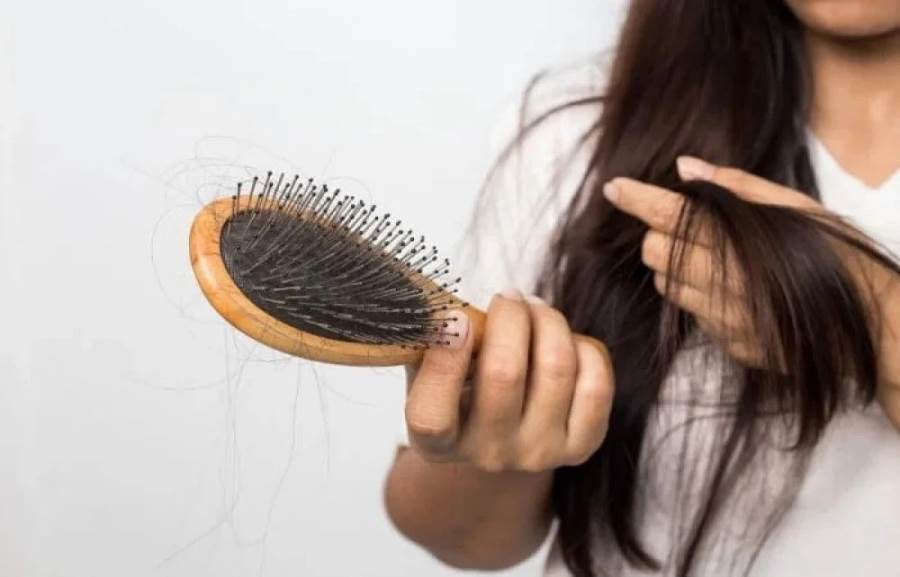 كيف تحمين شعرك من التساقط في فصل الخريف؟