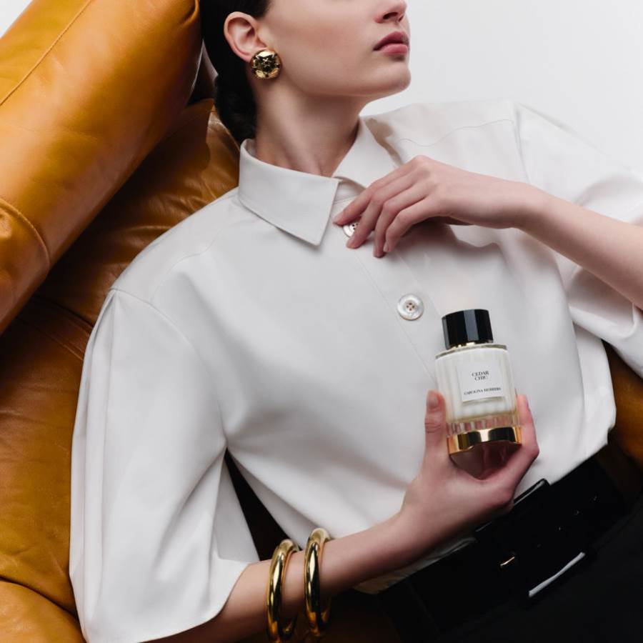 إليكِ عطر Cedar Chic من  علامة Carolina Herrera