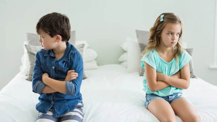 كيف تقللين المشاحنات المتكررة بين أطفالك؟