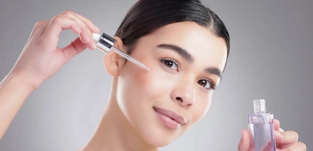 أفضل أنواع السيروم لعلاج انتفاخات تحت العين