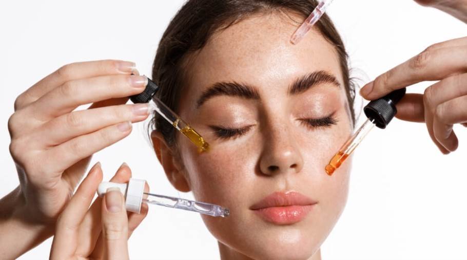 تعرفي على أهم فوائد السيروم للبشرة وطرق استخدامه