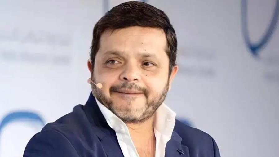 محمد هنيدي في لحظة مؤثرة عند رؤية ابنته بفستان الزفاف.. فيديو