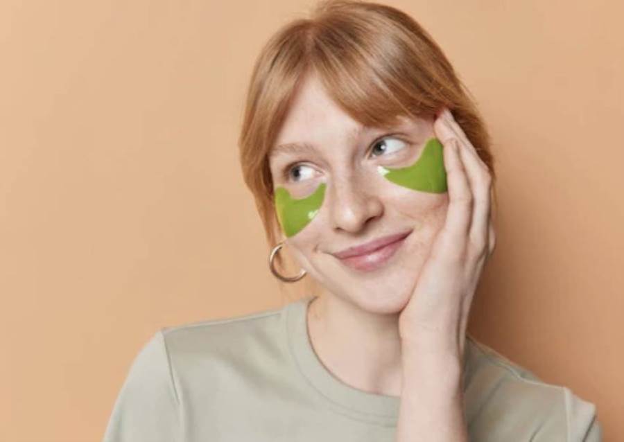 مكونات طبيعية لشد وتنعيم محيط العين