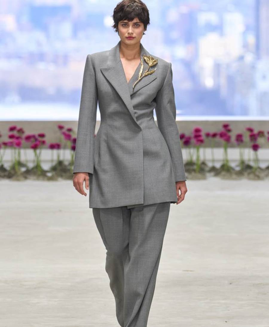 بدلات فخمة من أشهر دور الأزياء العالمية لن تستغني عنها